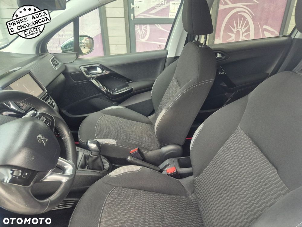 Peugeot 208 - 14