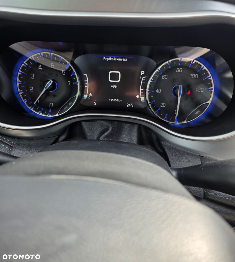 Chrysler Pacifica - 11