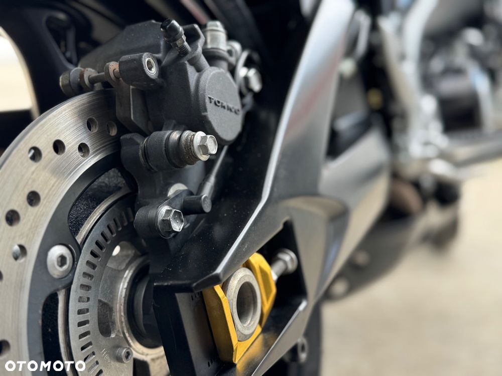 Suzuki GSX - 21