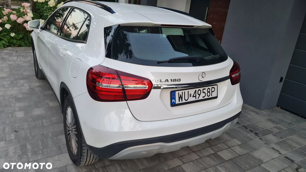 Mercedes-Benz GLA 180 7G-DCT - 5