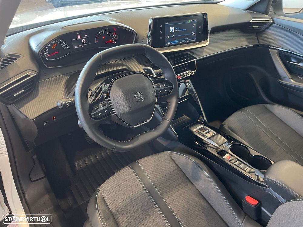 Peugeot 2008 1.2 PureTech Allure EAT8 - 9