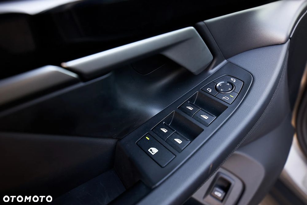 BMW Seria 5 520i mHEV - 16