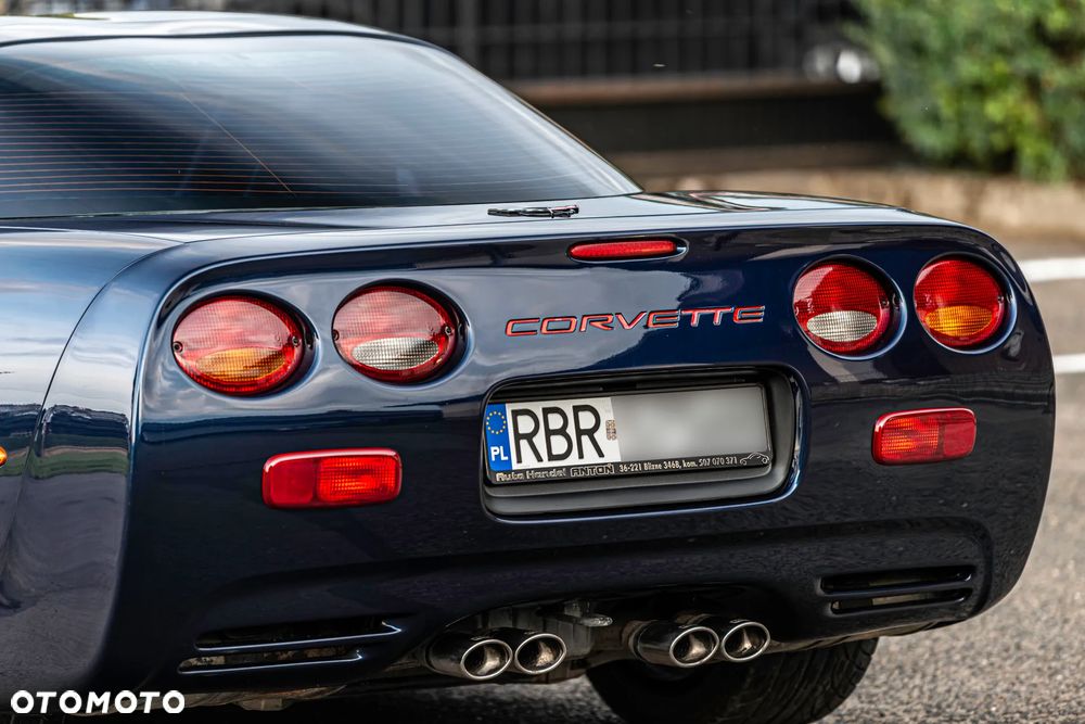 Chevrolet Corvette - 25