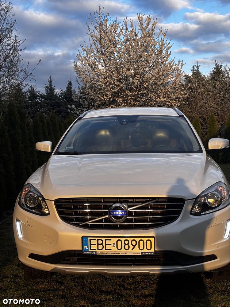 Volvo XC 60 D5 AWD Momentum - 4