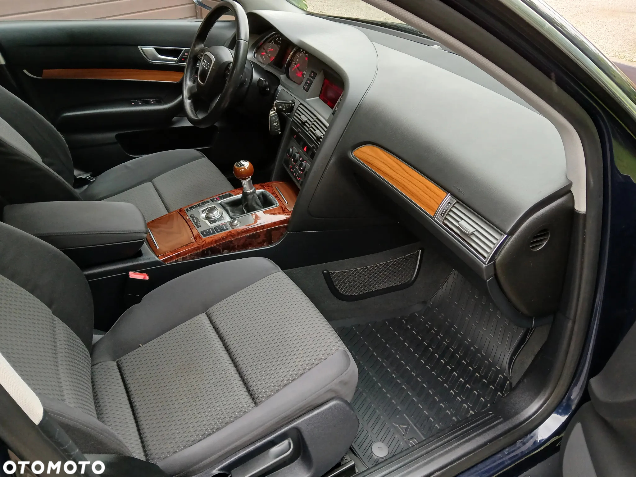 Audi A6 2.4 - 6