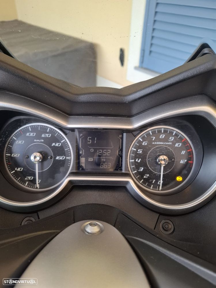 Yamaha X-Max - 8