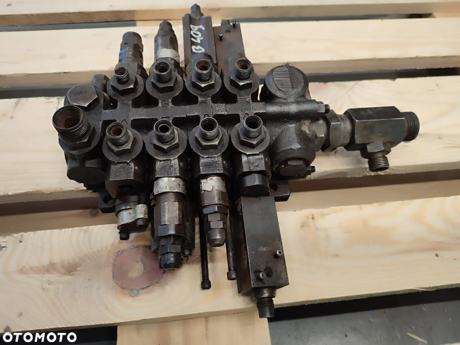 Rozdzielacz hydrauliczny Husco 540774 JCB 409 - 2