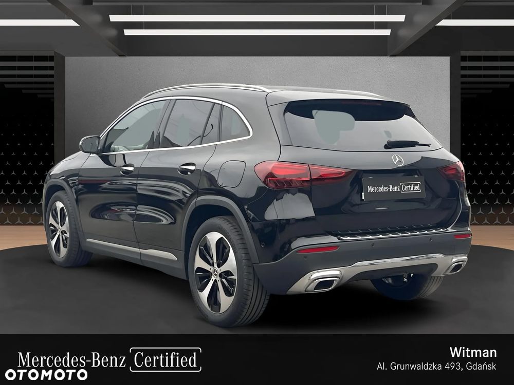 Mercedes-Benz GLA - 4