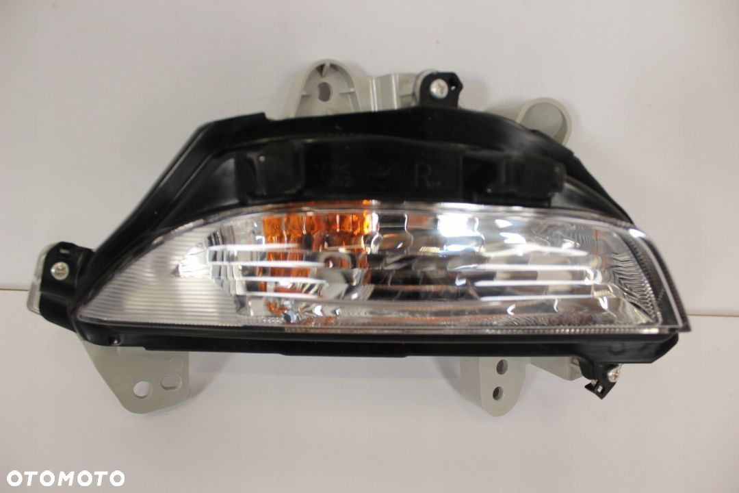 KIERUNKOWSKAZ PRAWY MAZDA 3 BM 13 - - 1