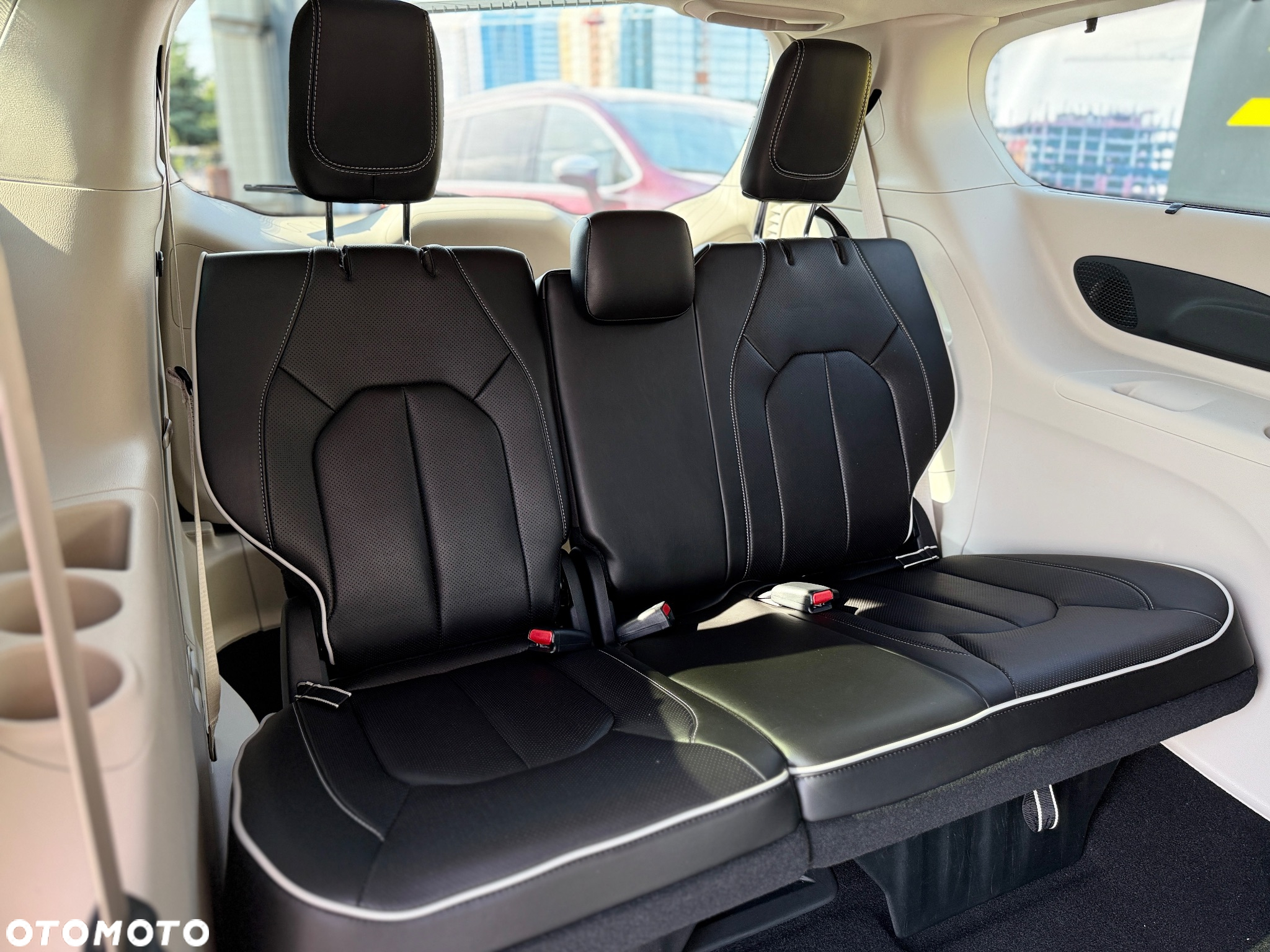 Chrysler Pacifica - 34