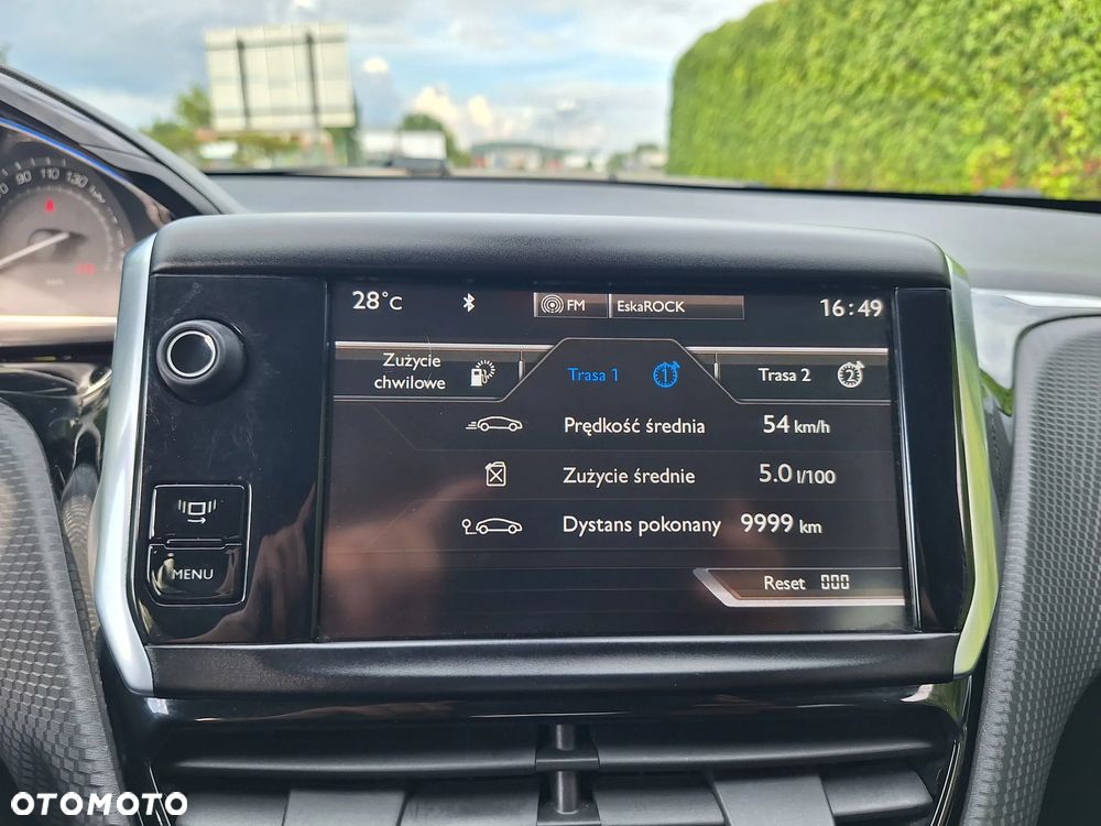 Peugeot 2008 1.6 e-HDi Allure S&S - 17
