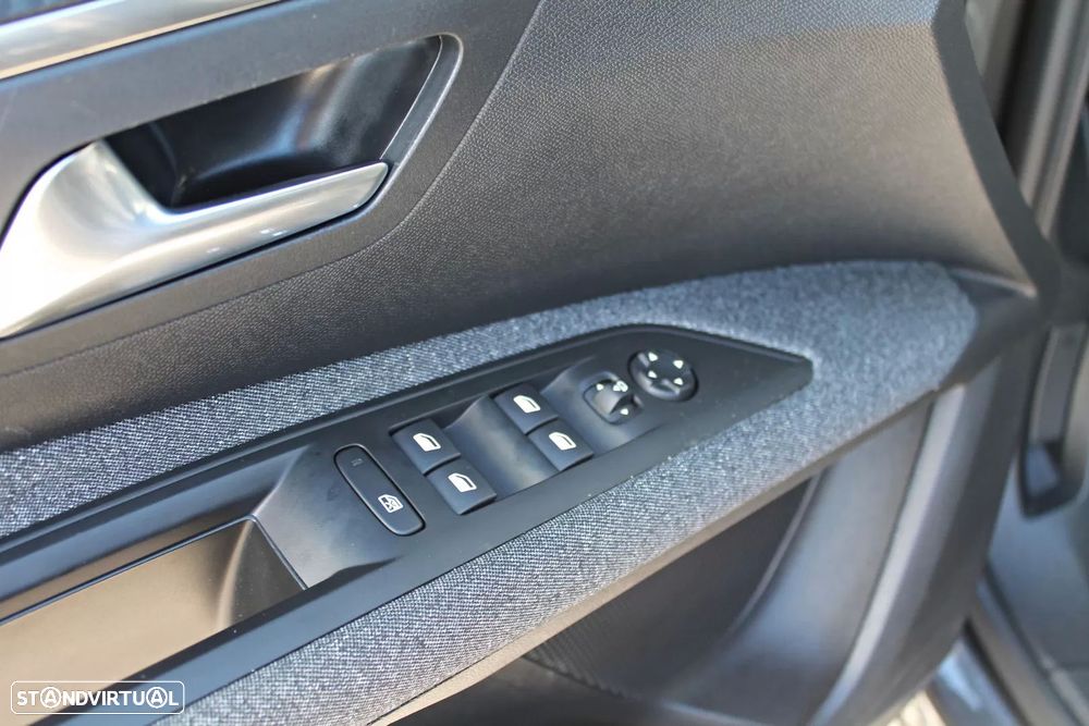 Peugeot 3008 1.6 Hybrid Active Pack e-EAT8 — fotografia 11