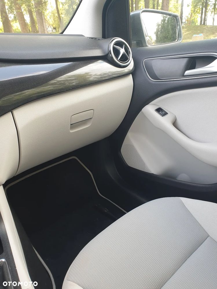 Mercedes-Benz Klasa B 180 CDI (BlueEFFICIENCY) - 15