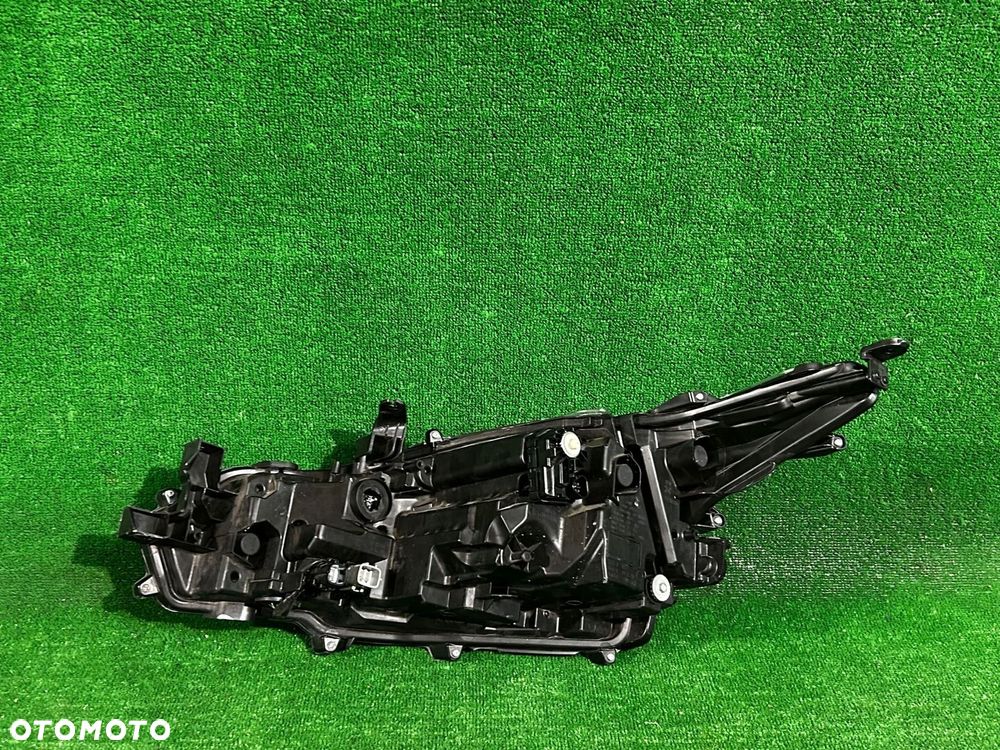 REFLEKTOR PRAWY TOYOTA COROLLA E21 SEDAN FULL LED - 2