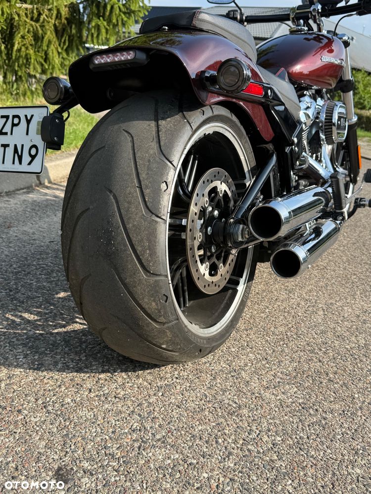 Harley-Davidson Softail Breakout - 10