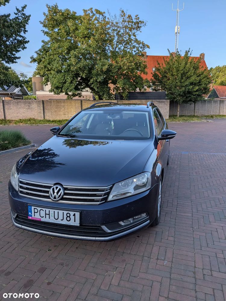 Volkswagen Passat - 1
