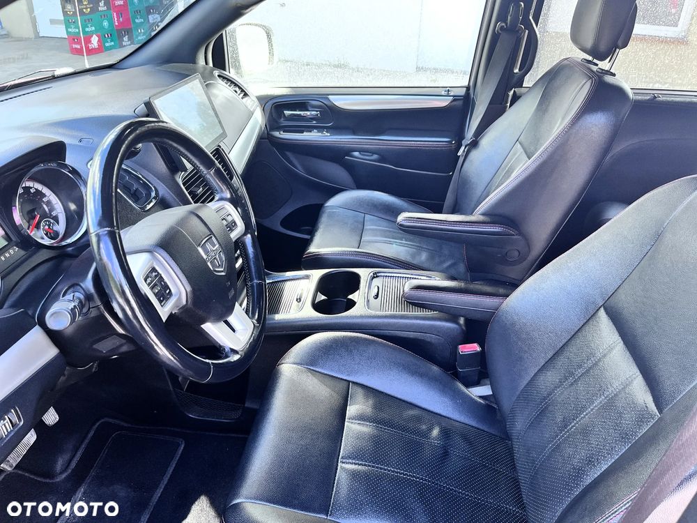 Dodge Grand Caravan - 10
