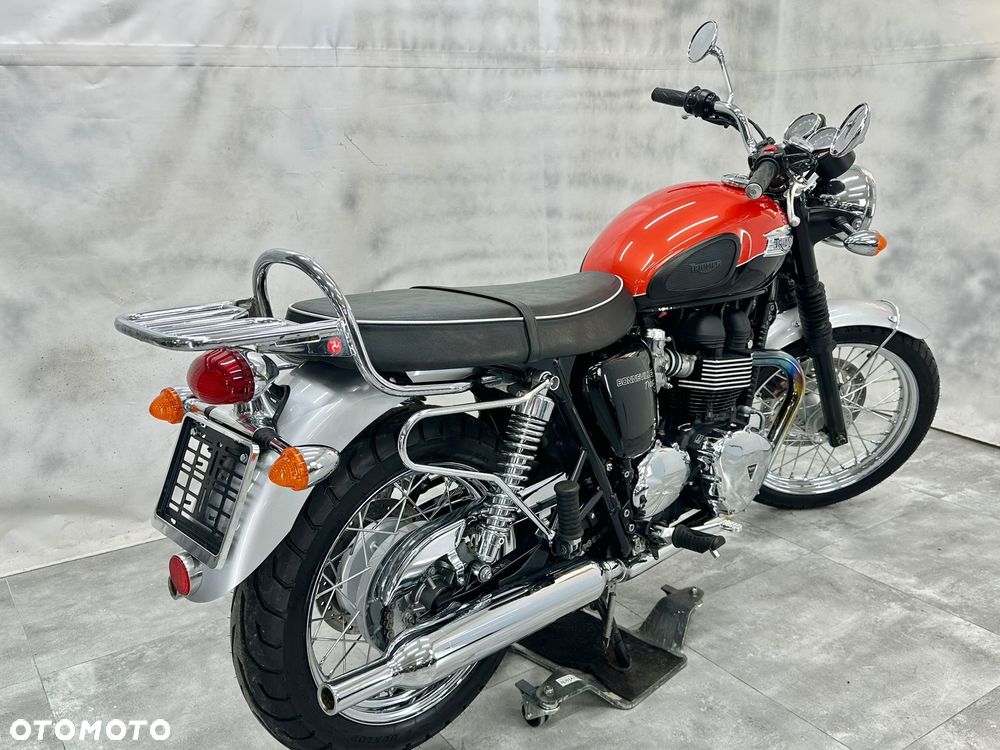 Triumph Bonneville - 22