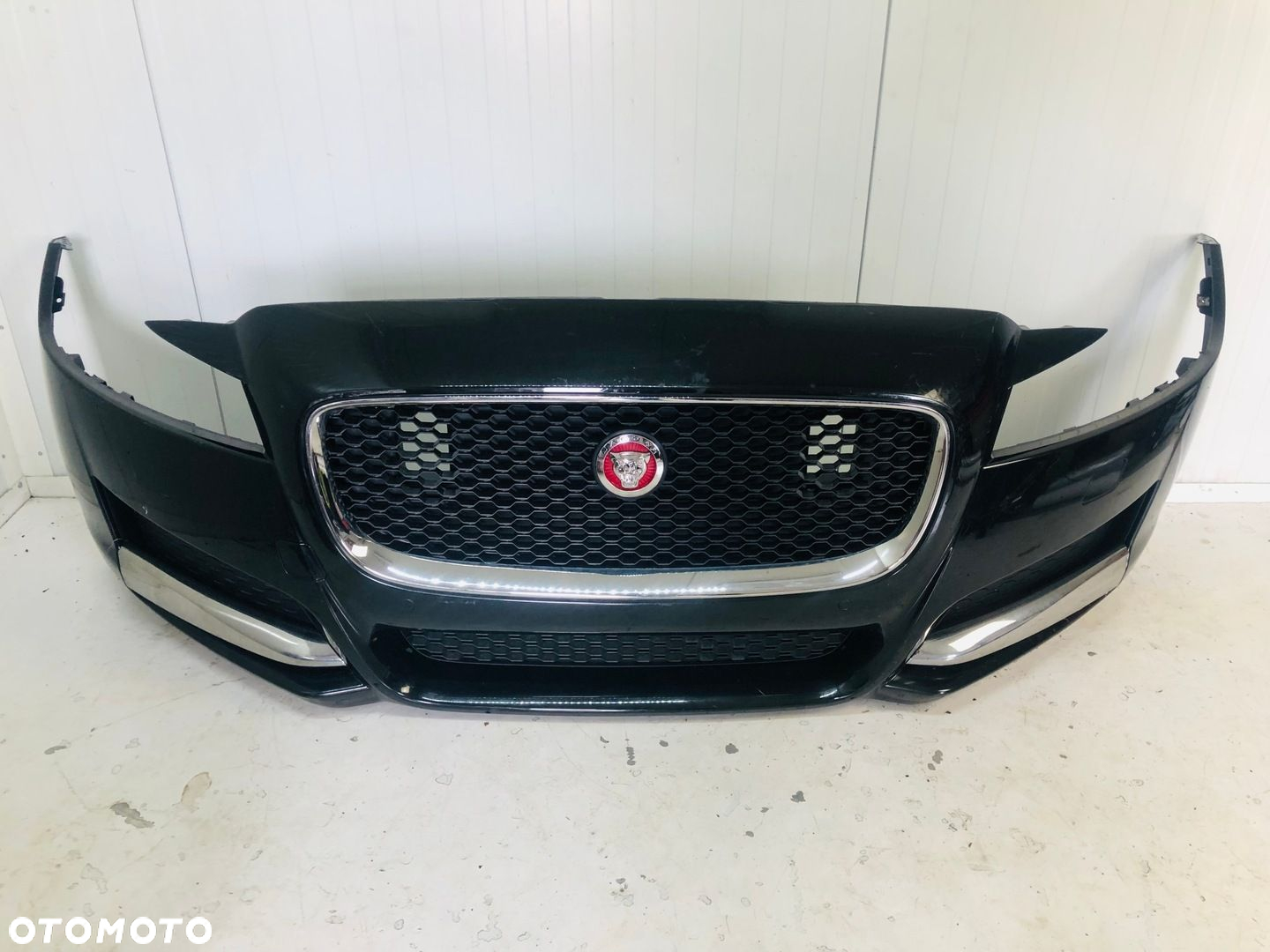 JAGUAR X260 XF ZDERZAK PRZÓD 4xPDC - 12