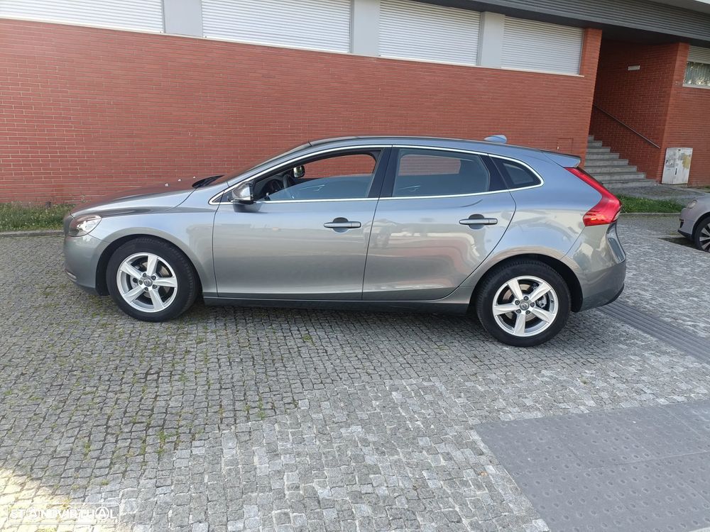 Volvo V40 1.6 D2 Eco Momentum — fotografia 3