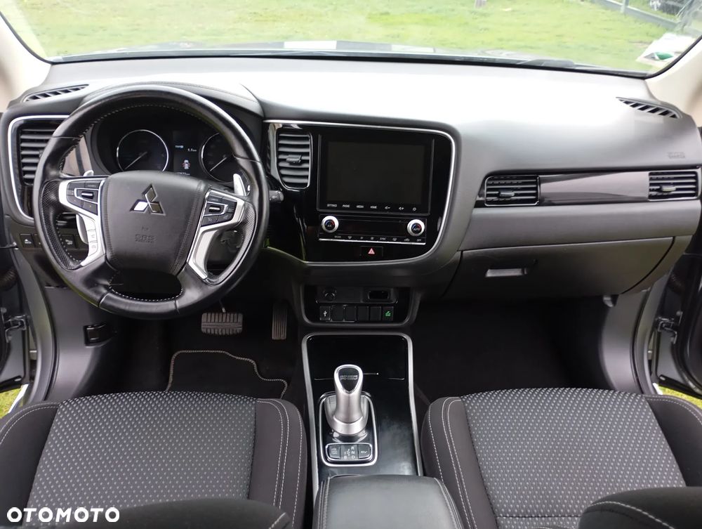 Mitsubishi Outlander - 23