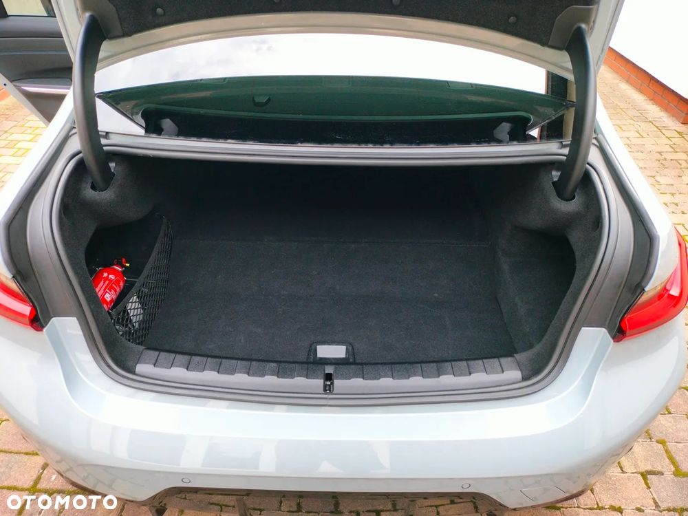 BMW Seria 3 330e M Sport - 22