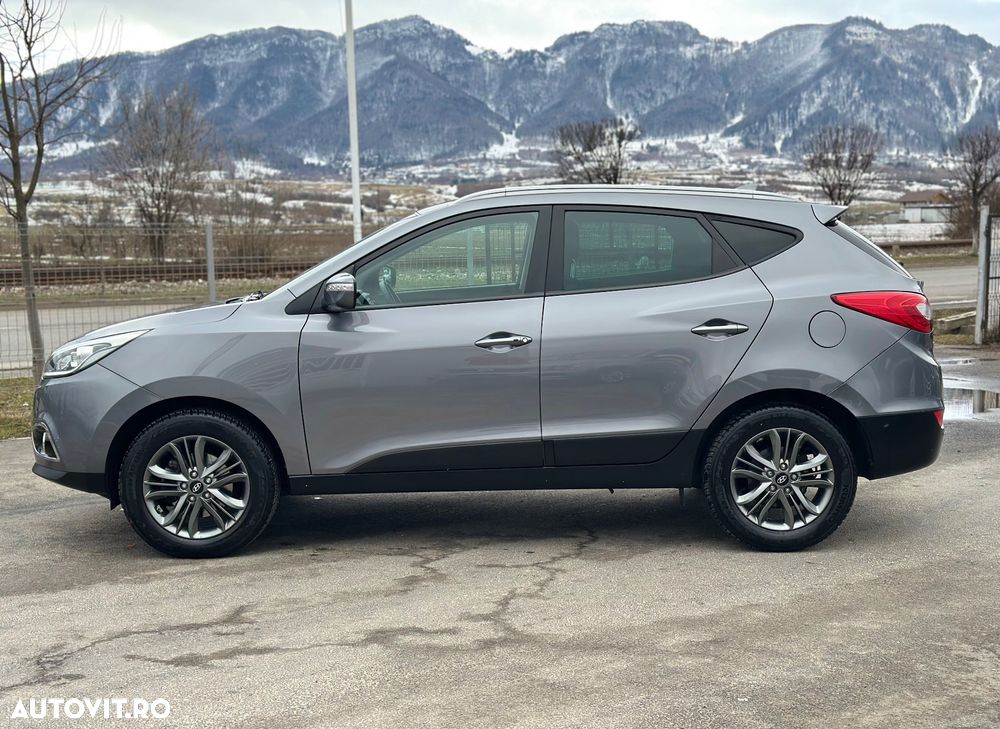 Hyundai ix35 2.0 CRDI 4WD Fifa World Cup Gold Edition - 9