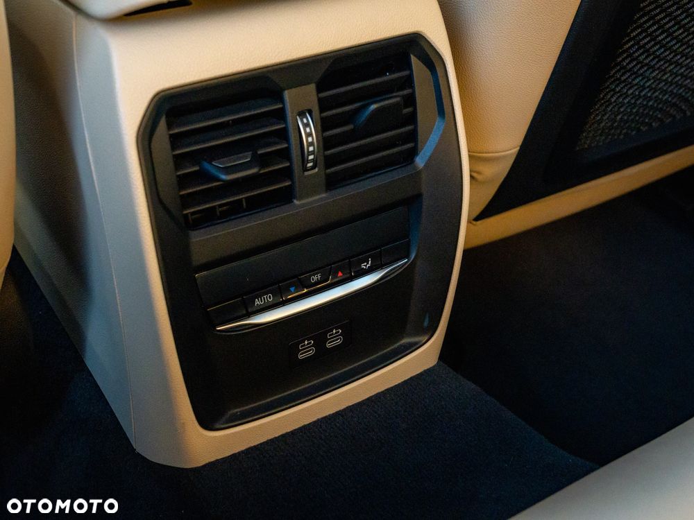 BMW i4 - 8