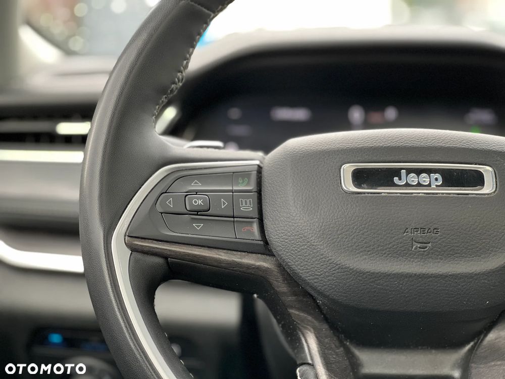 Jeep Grand Cherokee - 23