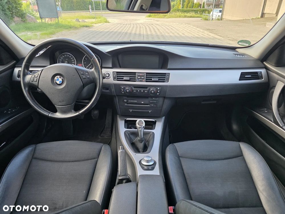 BMW Seria 3 320i - 16