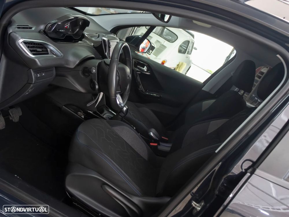 Peugeot 2008 1.2 PureTech Signature - 15