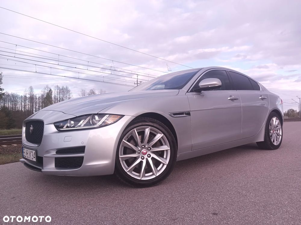Jaguar XE 2.0 P300 AWD SE - 2