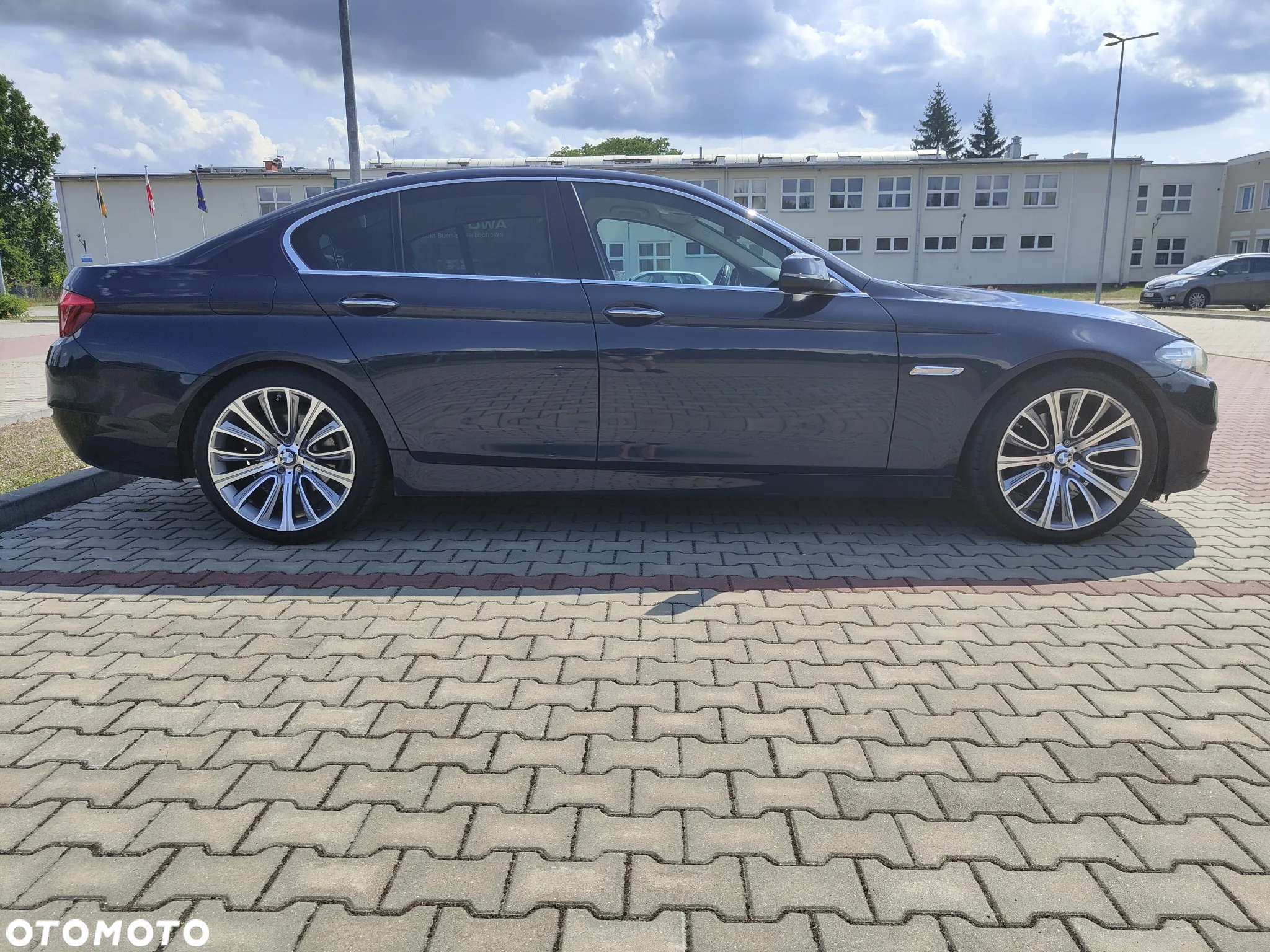 BMW Seria 5 528i xDrive Luxury Line - 2