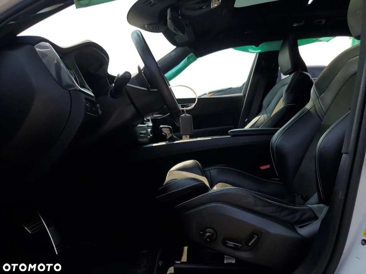 Volvo XC 60 T6 AWD R-Design - 29