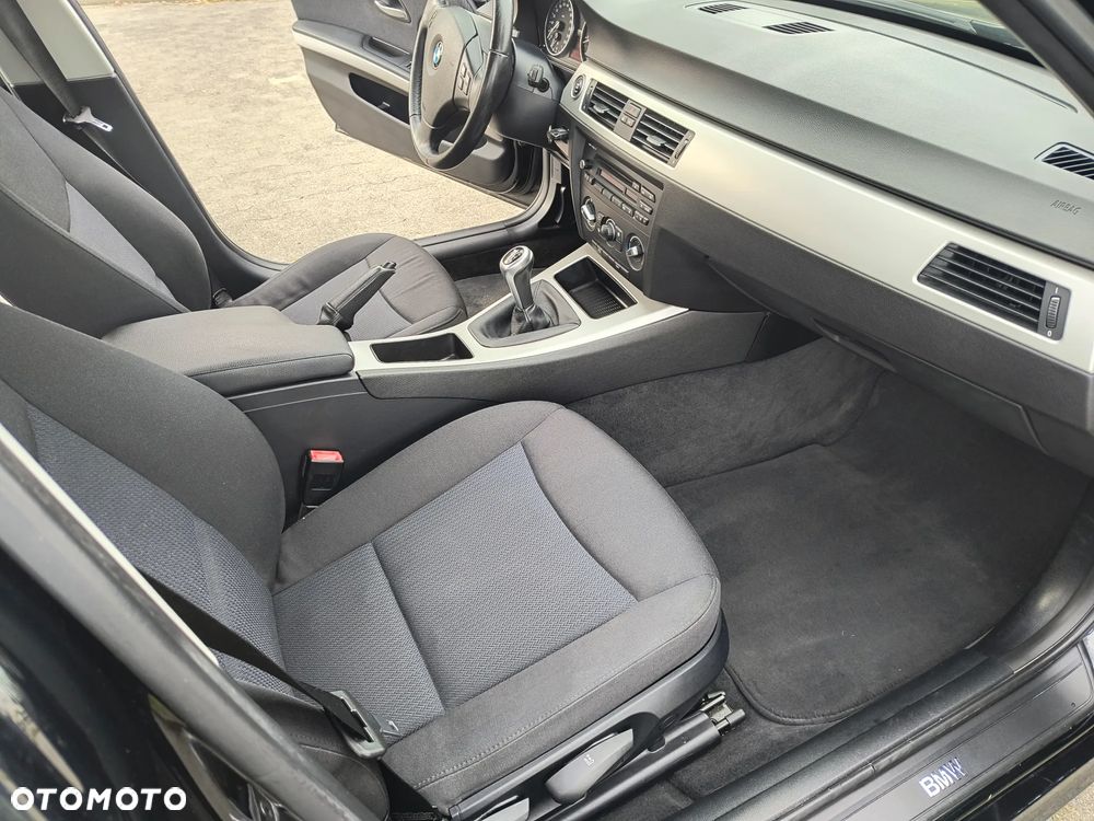 BMW Seria 3 320i - 14