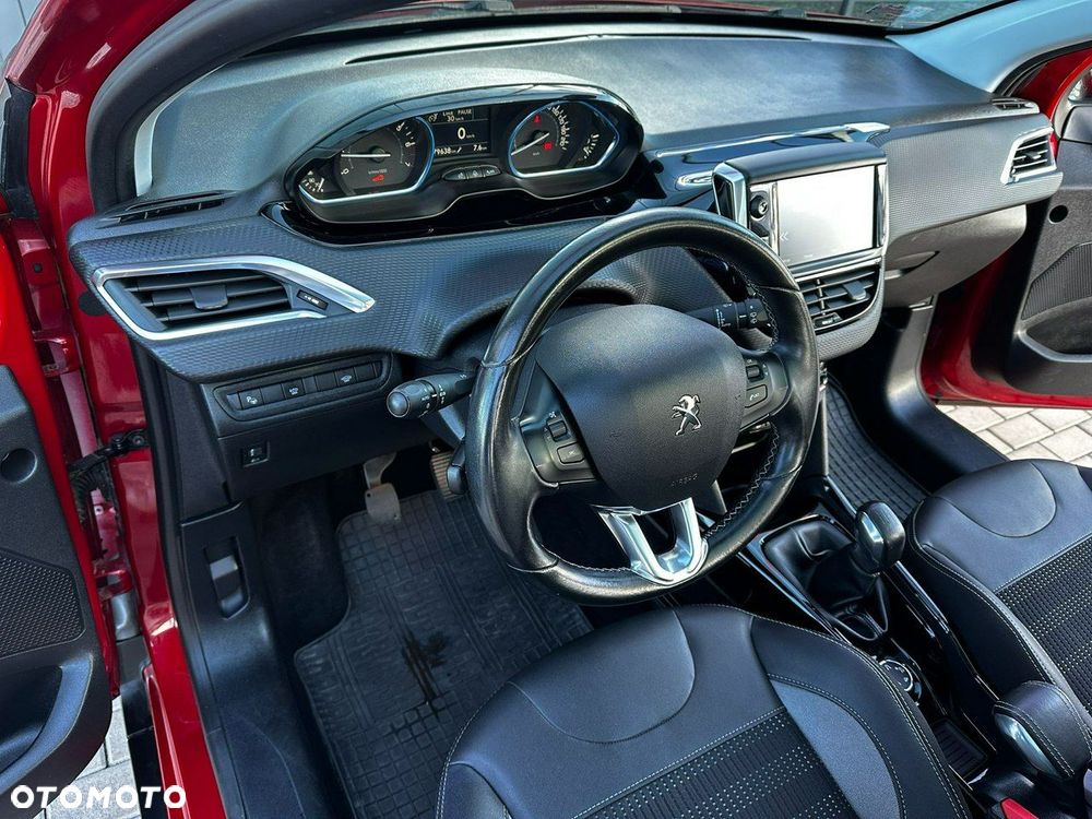 Peugeot 2008 1.2 Pure Tech Allure S&S - 12