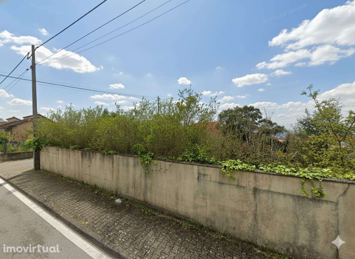 Terreno urbano de 1000m² com acesso pavimentado e serviços - Grande imagem: 2/5