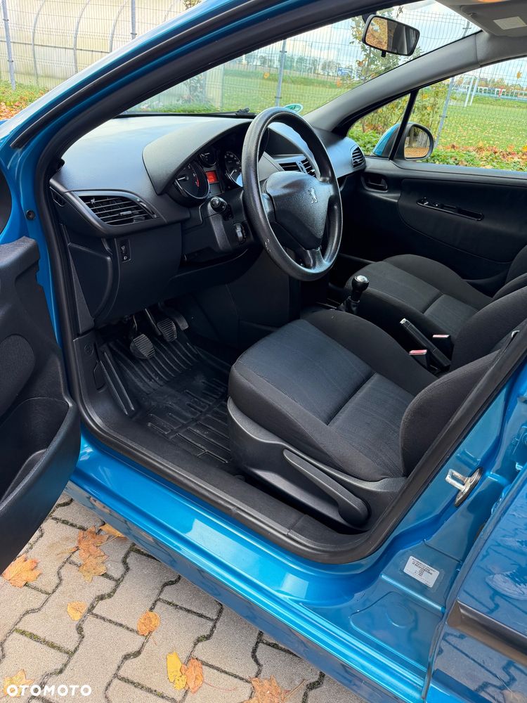 Peugeot 207 - 24