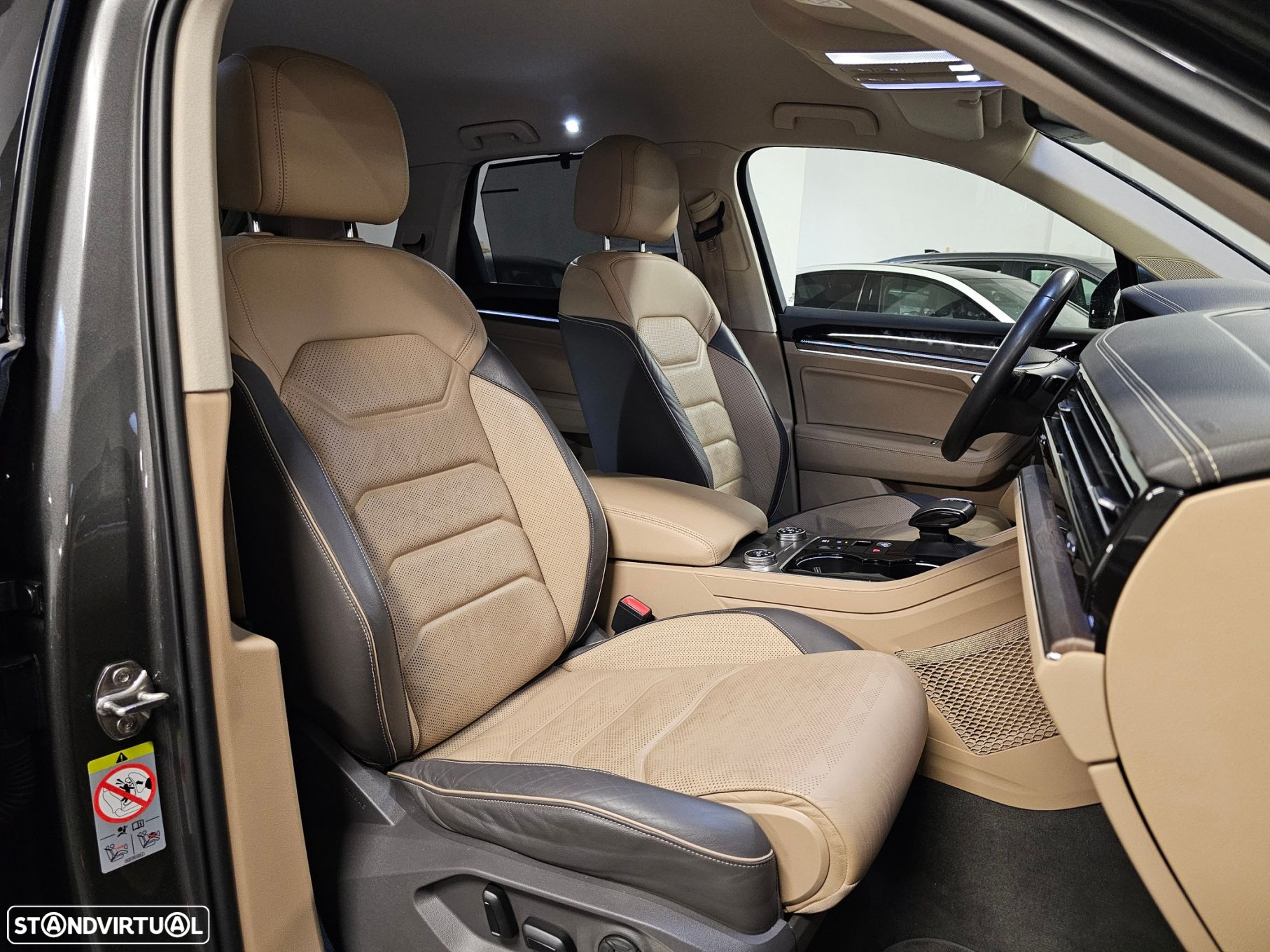 VW Touareg 3.0 TDI V6 Elegance Plus - 22