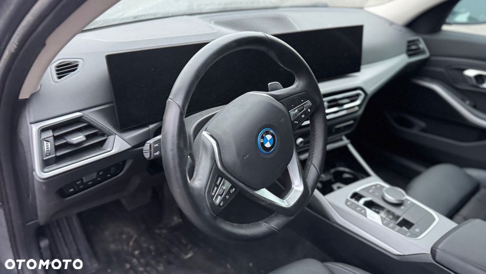 BMW Seria 3 320e PHEV sport - 16