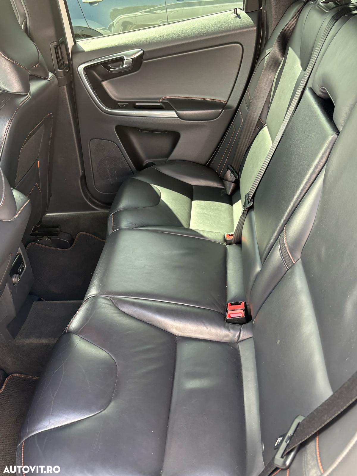 Volvo XC 60 D4 AWD Geartronic Ocean Race - 10