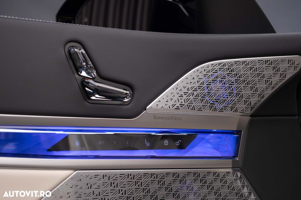 BMW M7 M760e xDrive AT PHEV - 28