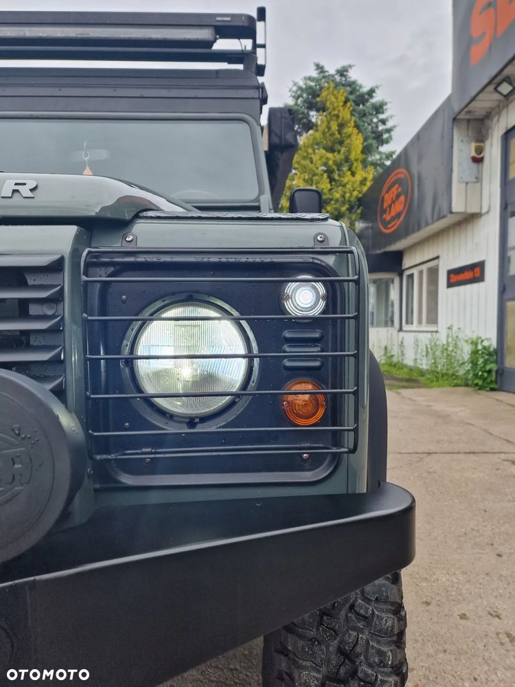 Land Rover Defender 2.4 TD4 SE - 16