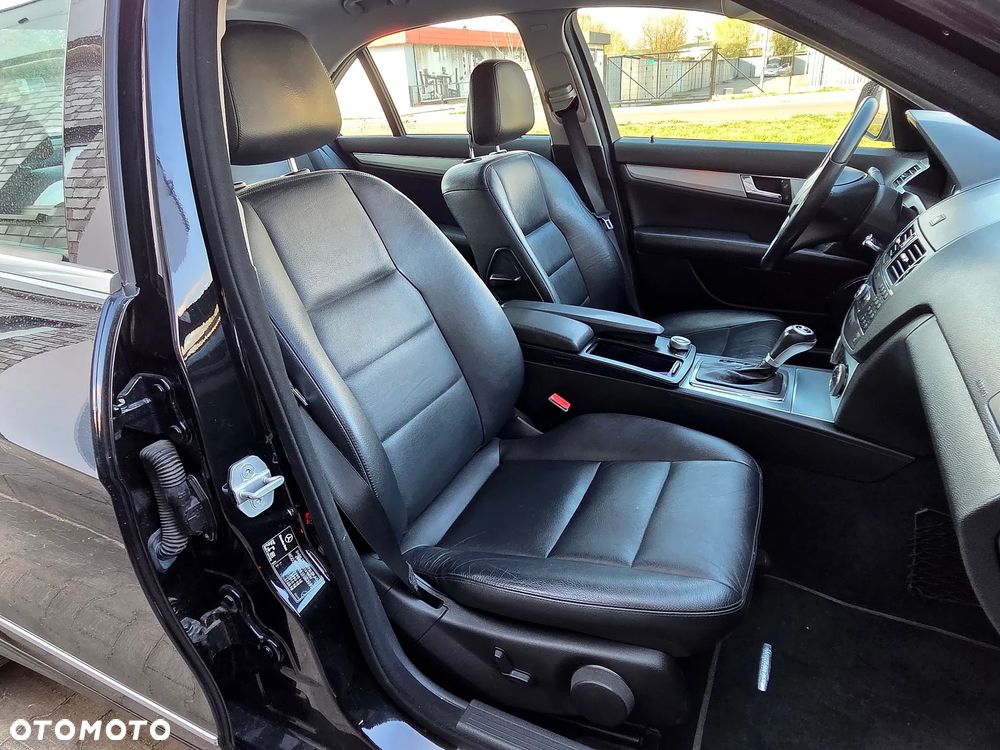 Mercedes-Benz Klasa C 220 CDI DPF Automatik Avantgarde - 34