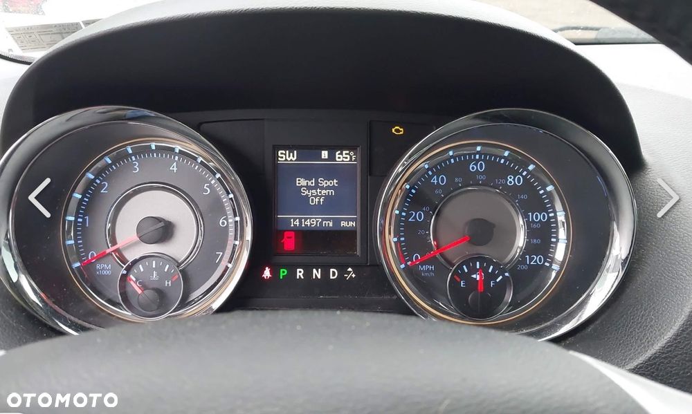 Chrysler Town & Country - 6