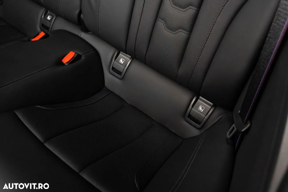 BMW M8 M850i xDrive - 30