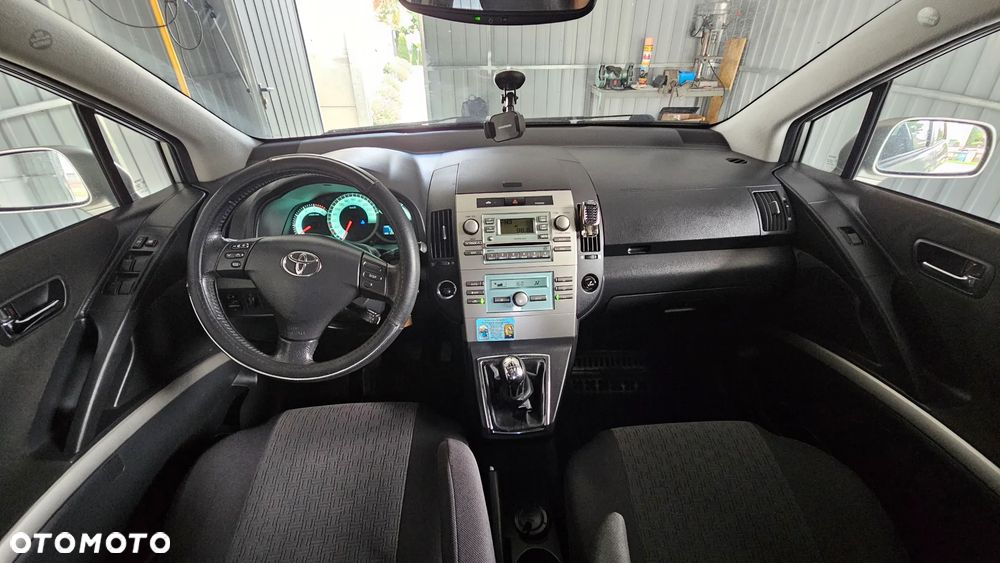 Toyota Corolla Verso 2.2 D-4D Gold - 7