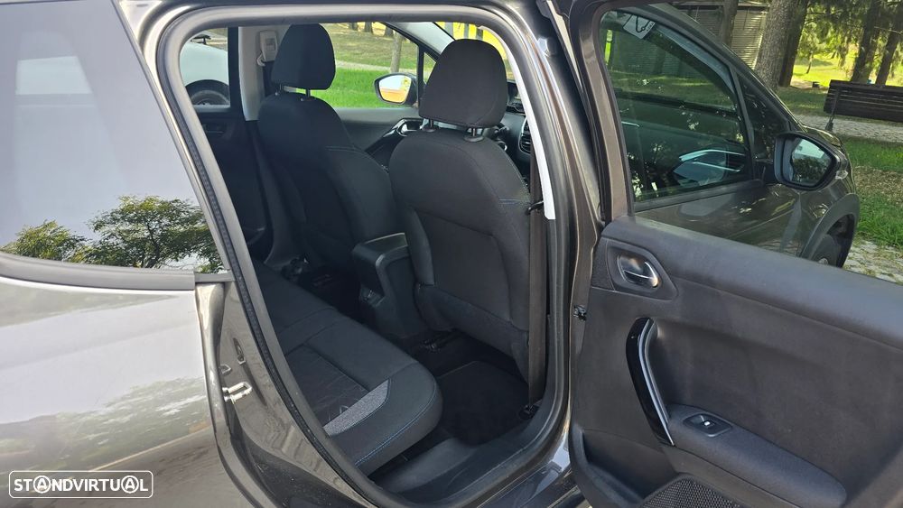 Peugeot 2008 1.5 BlueHDi Signature - 47