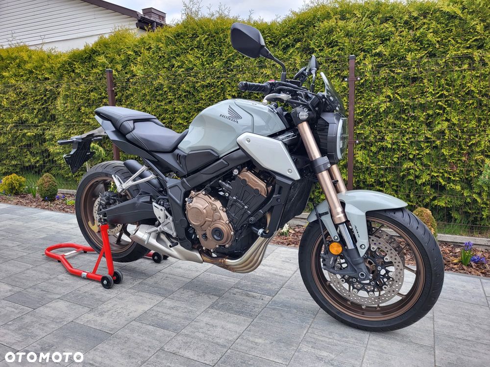 Honda CB - 1