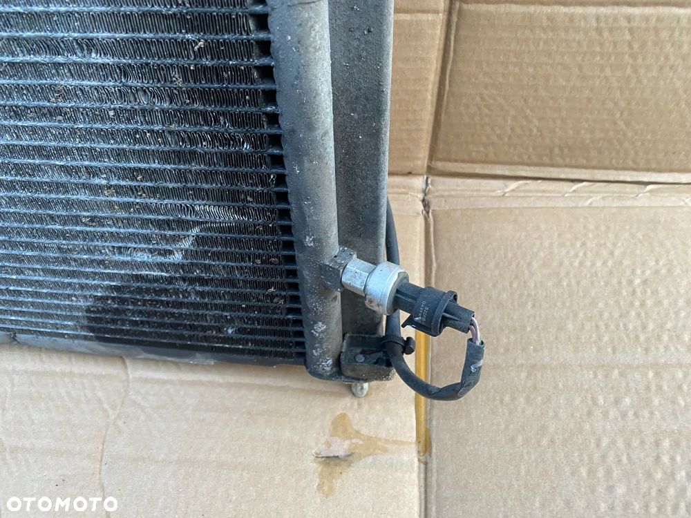 CHŁODNICA WODY KLIMATYZACJI WENTYLATOR RENAULT CLIO 3 III 8200688390 3000268 - 3